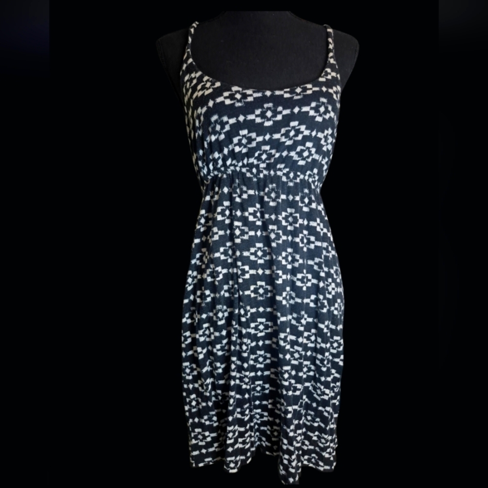 ​Coastal Comfort: Roxy Geo-Print Dress - Size M
